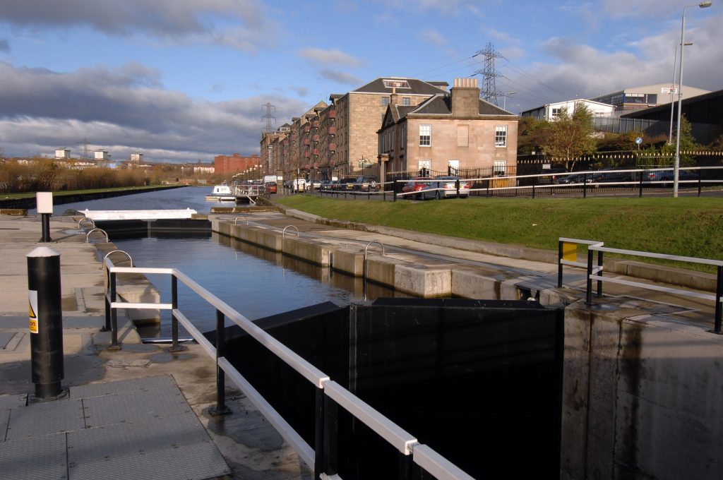 Photograph of Spiers Wharf canal, Glasgow.