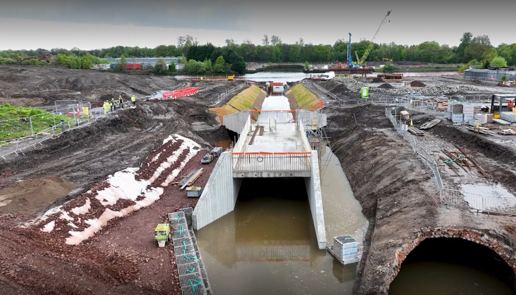 Looking into the opening of the new 170m water channel